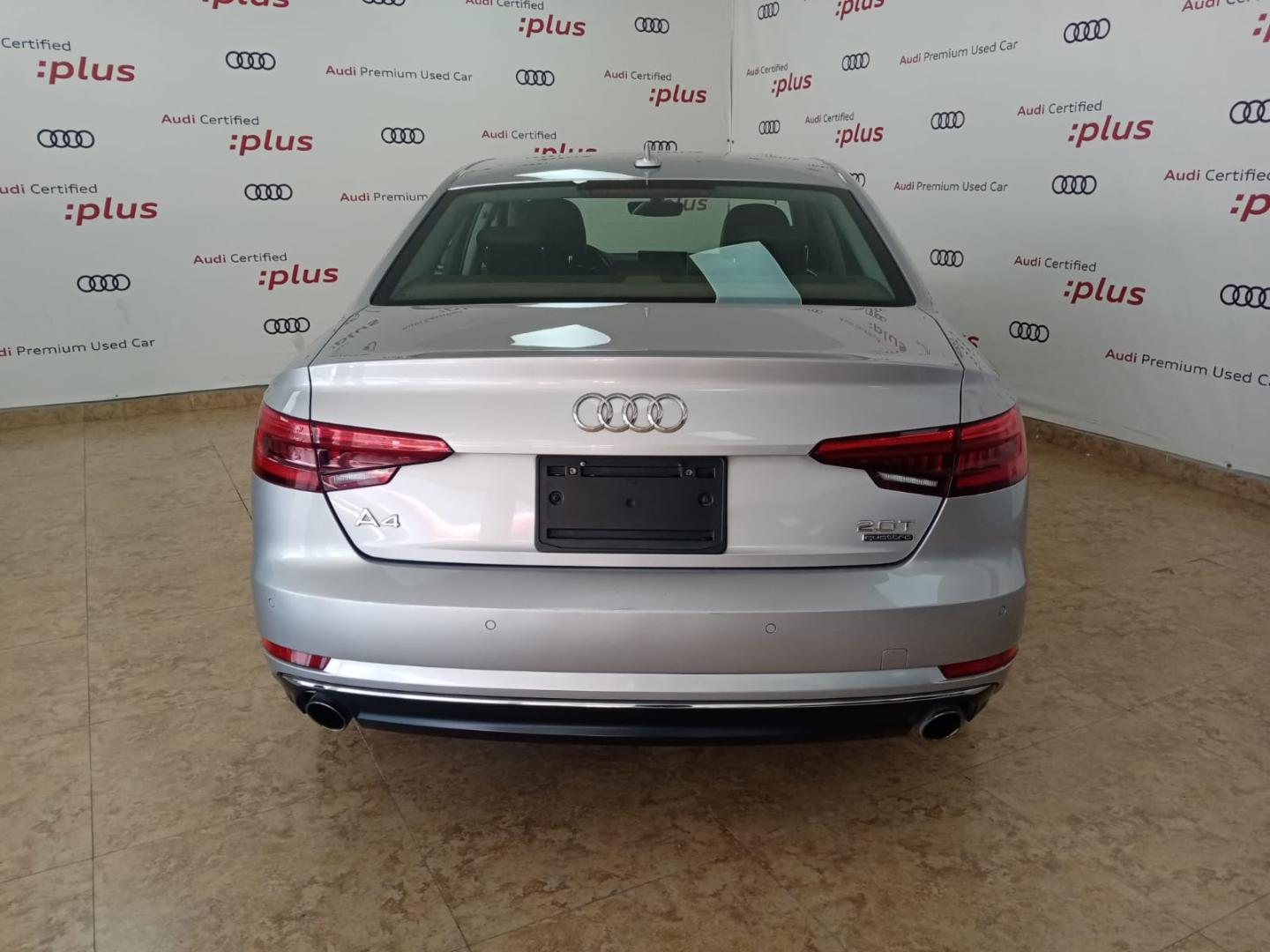 Audi A4 Sedán