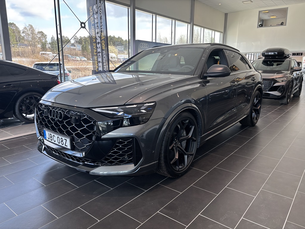 Audi RS Q8 SUV performance