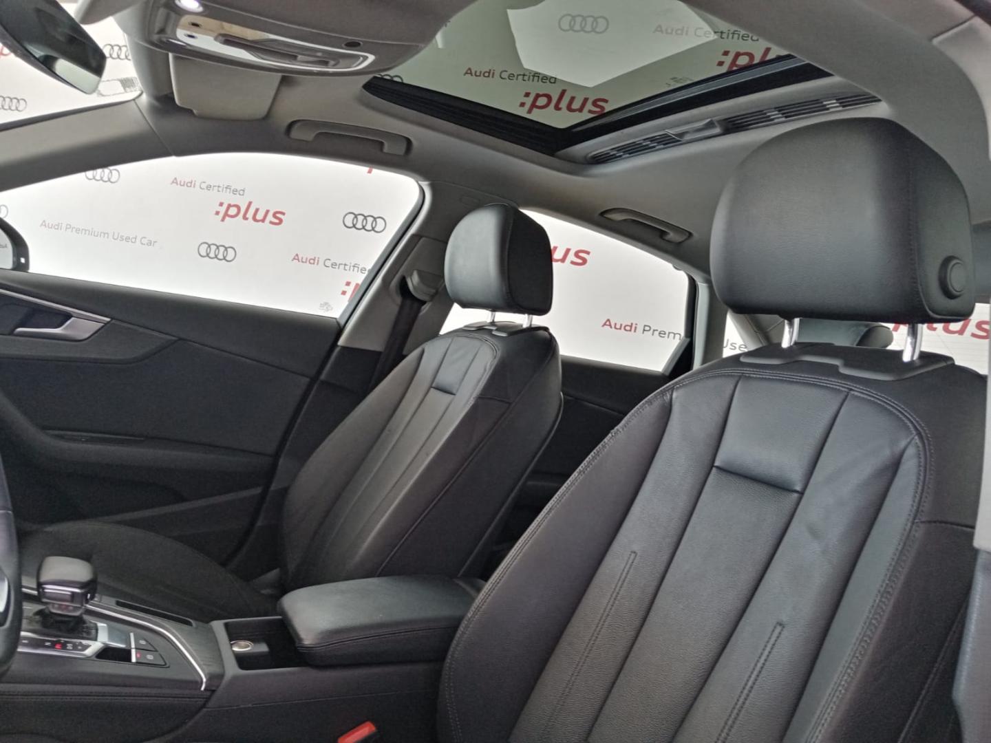 Audi A4 Sedán