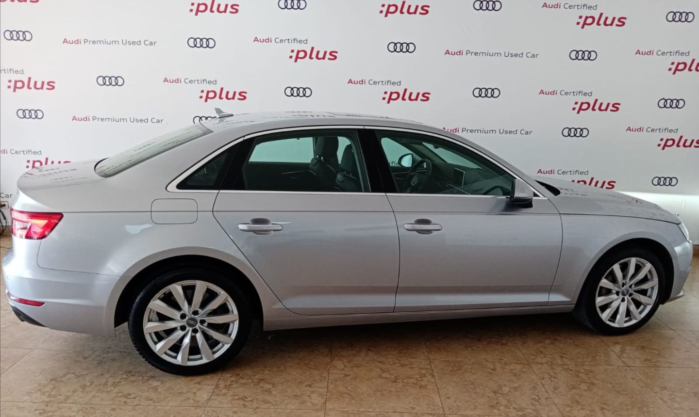 Audi A4 Sedán