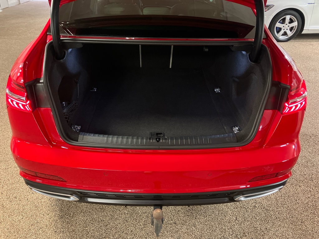Audi A6 Sedan