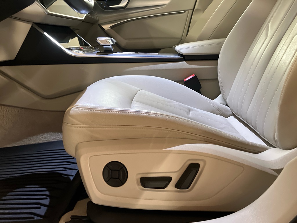 Audi A6 Sedan