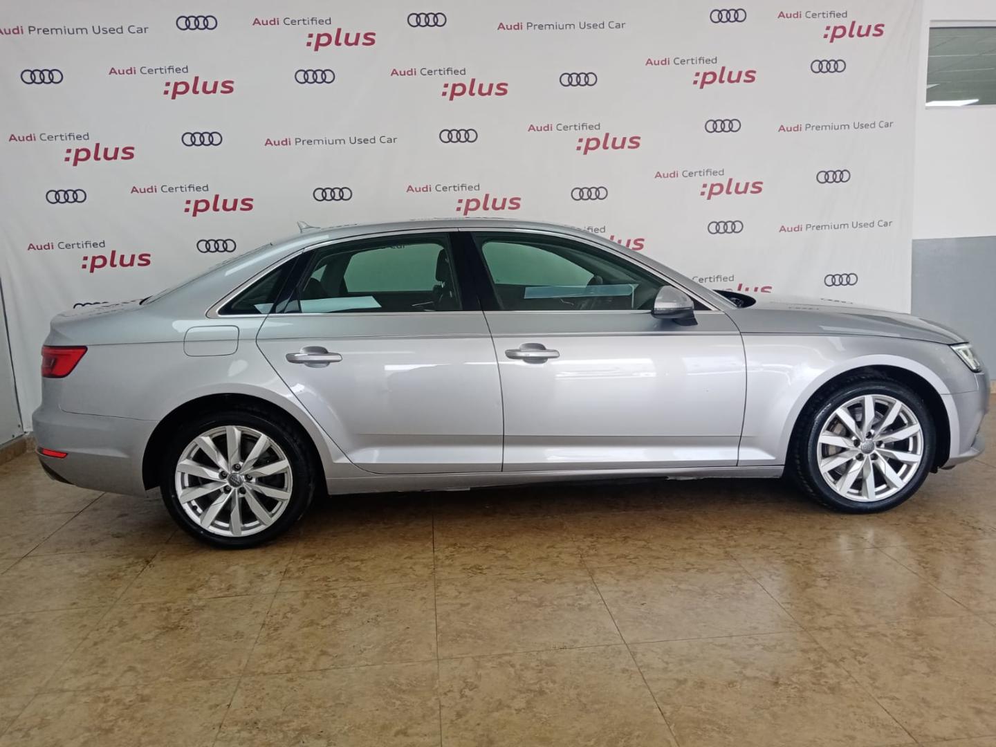 Audi A4 Sedán