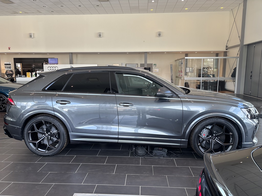Audi RS Q8 SUV performance