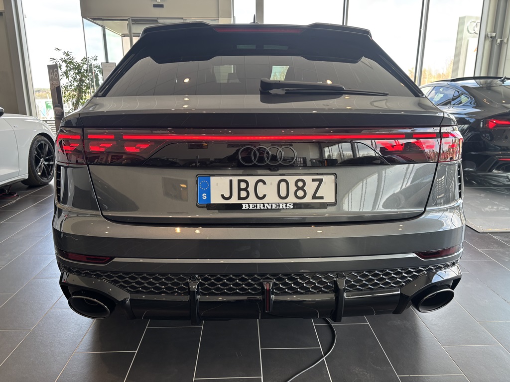 Audi RS Q8 SUV performance