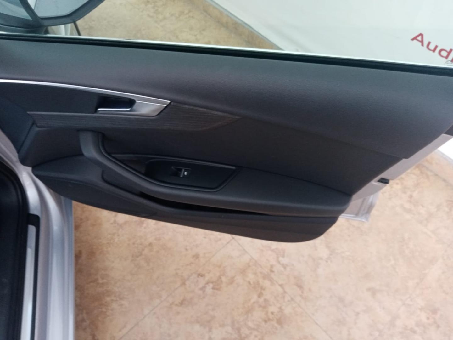 Audi A4 Sedán