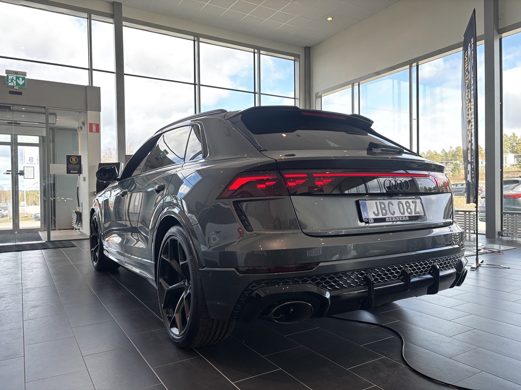 Audi RS Q8 SUV performance