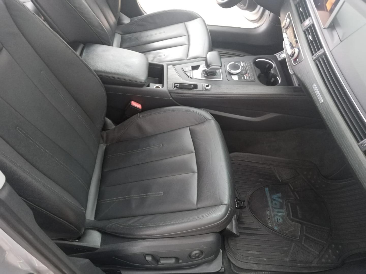 Audi A4 Sedán