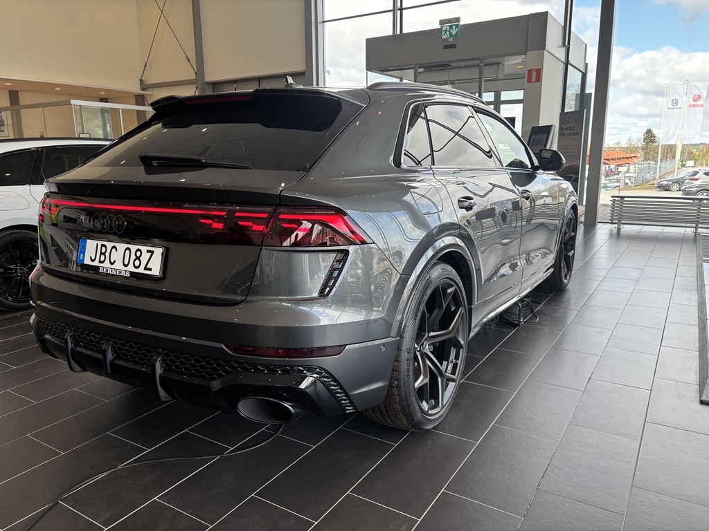 Audi RS Q8 SUV performance