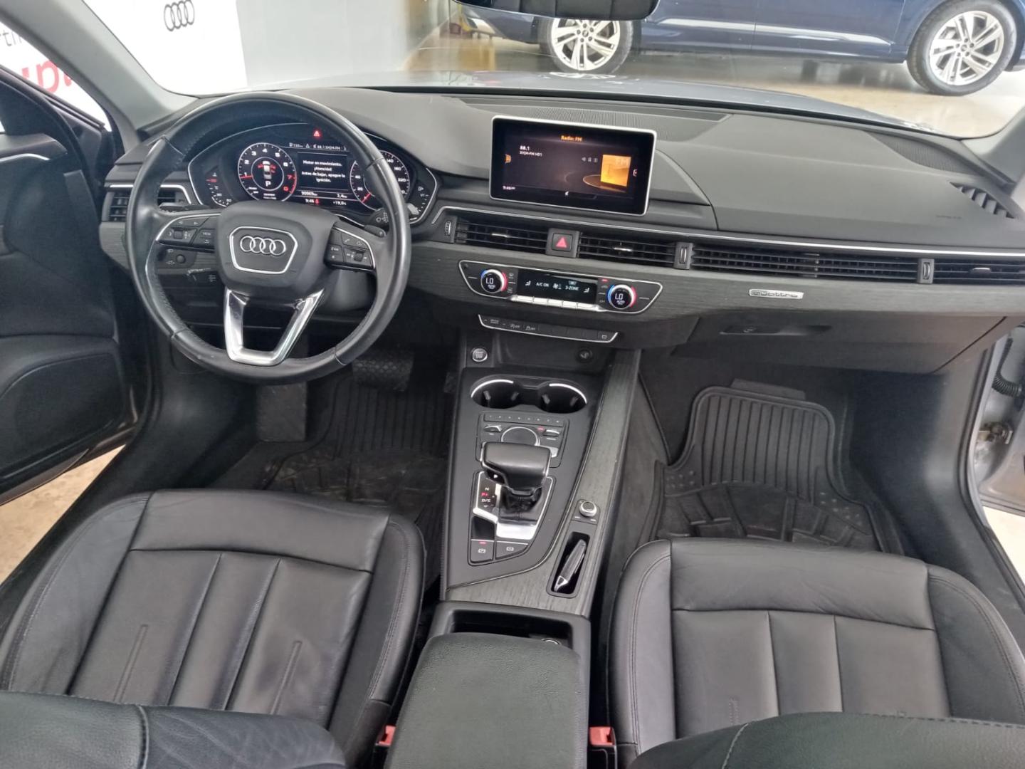 Audi A4 Sedán