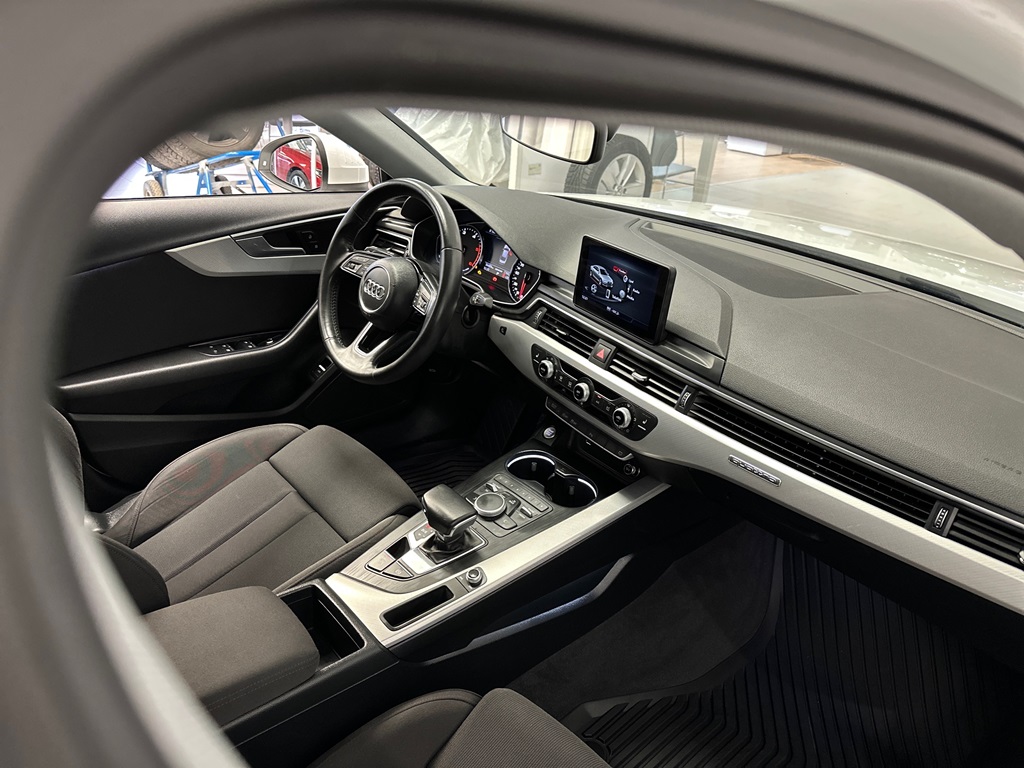 Audi A4 Sedan